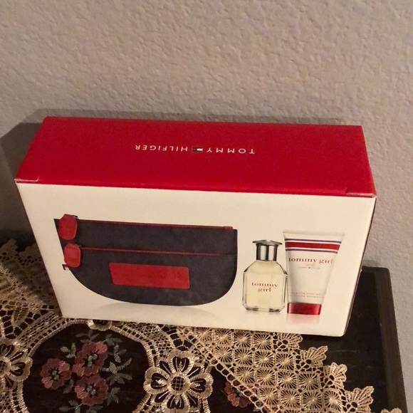 Tommy Hilfiger ladies set